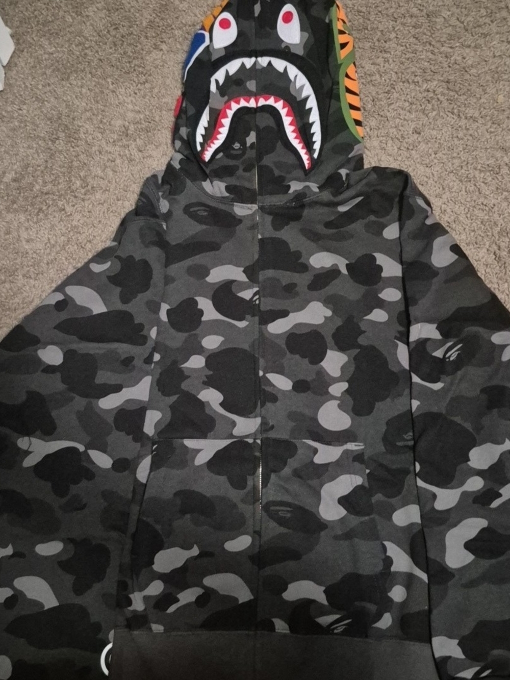 Shark Face Hooded Camo Zip-Up Hoodie in Black & Gray L